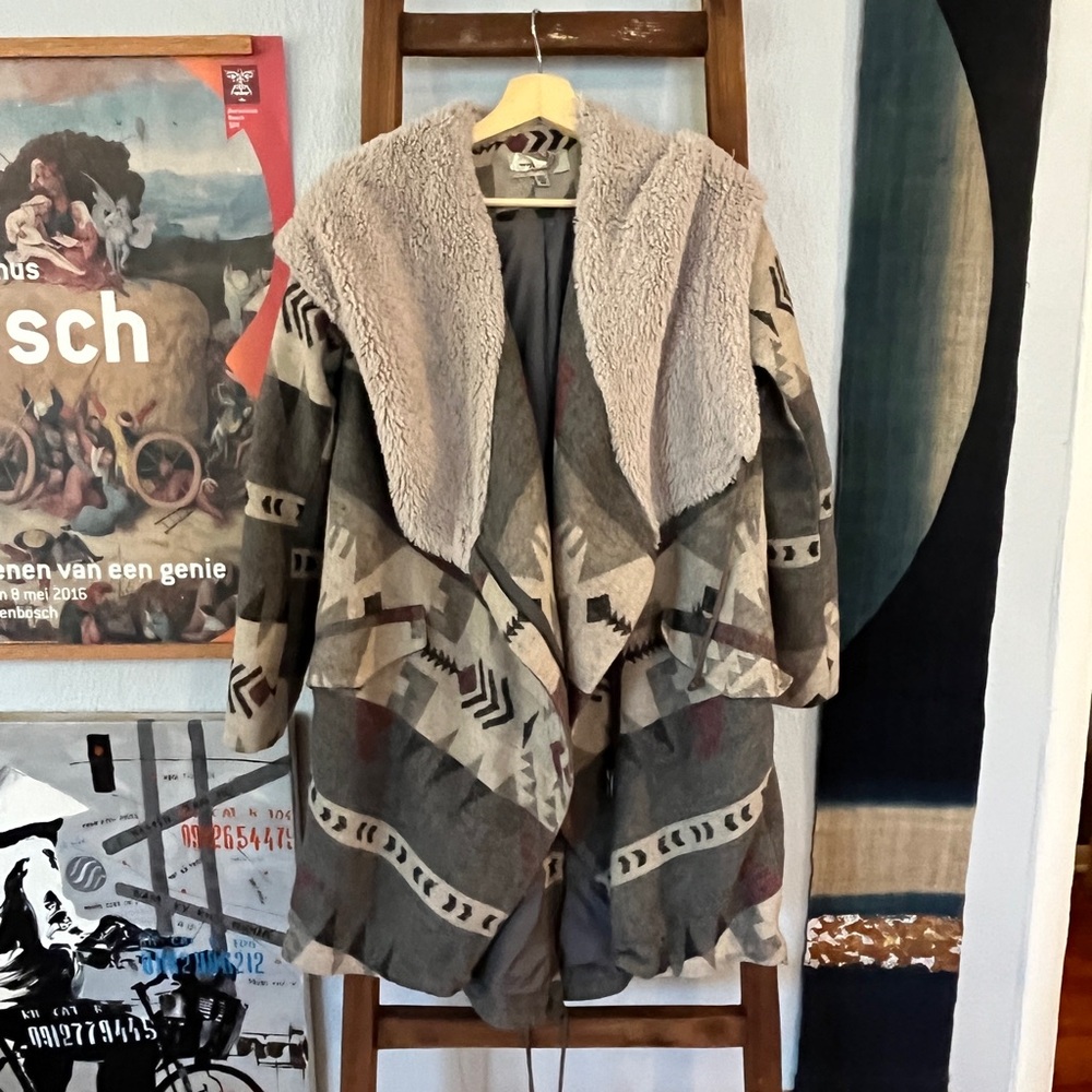 Sherpa Coat- Grey Aztec Print